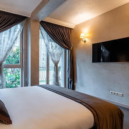 Birute Luxury 2 Bedrooms Apartment *