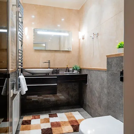 Birute Luxury 2 Bedrooms *