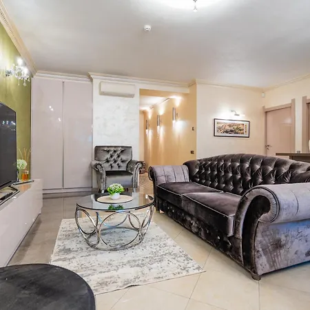 Birute Luxury 2 Bedrooms Апартаменты *