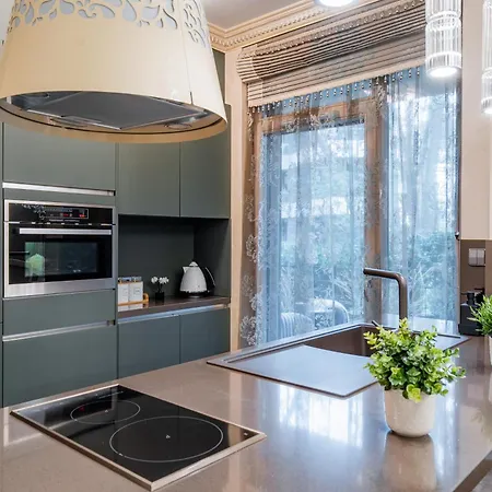 Birute Luxury 2 Bedrooms *