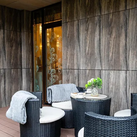 Birute Luxury 2 Bedrooms Apartment *