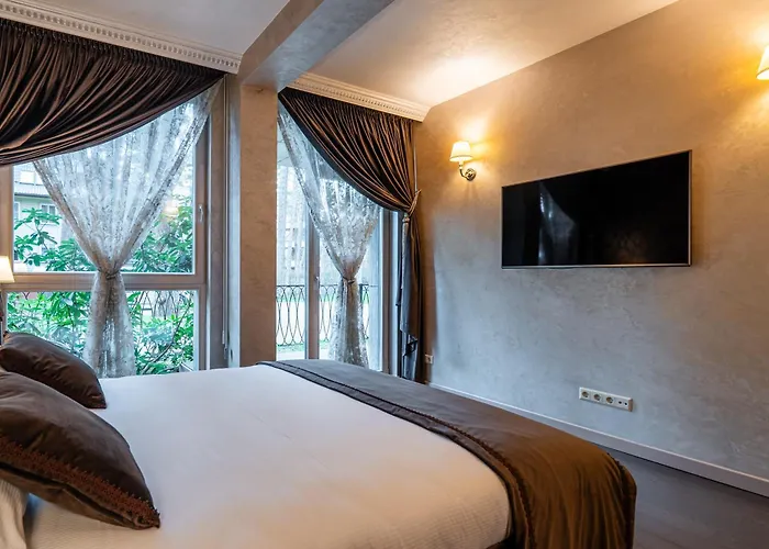 Birute Luxury 2 Bedrooms Apartment *